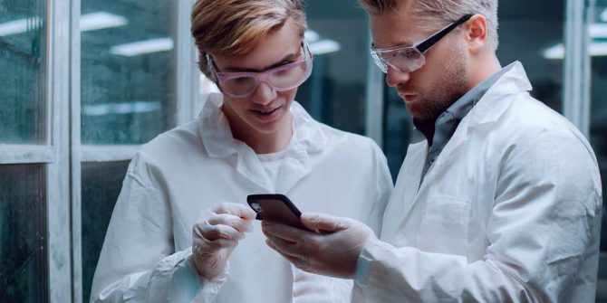 Accès à l'information et reporting mobile.